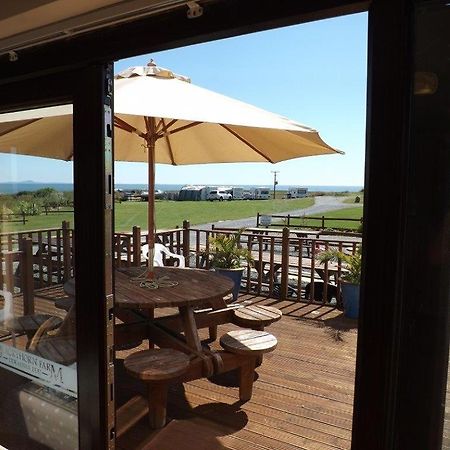 Blackthorn Farm Bed & Breakfast Holyhead Eksteriør bilde